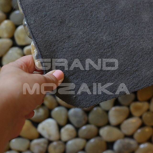 Массажный коврик из полированной гальки 