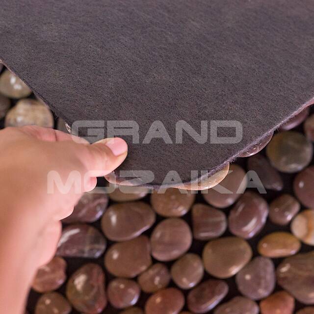 Массажный коврик из полированной гальки