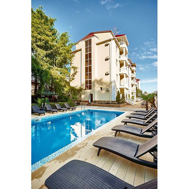 Уличный бассейн мини отель