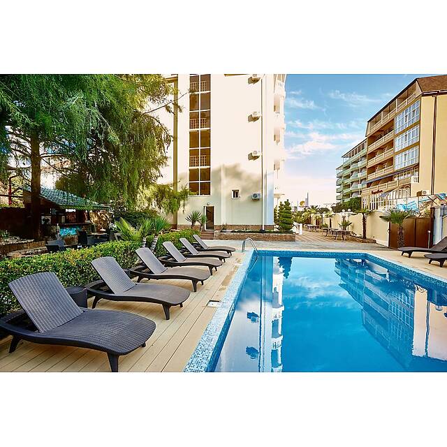 Уличный бассейн мини отель