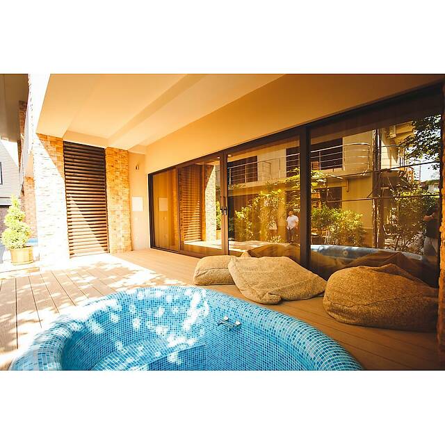 Джакузи из голубого микса