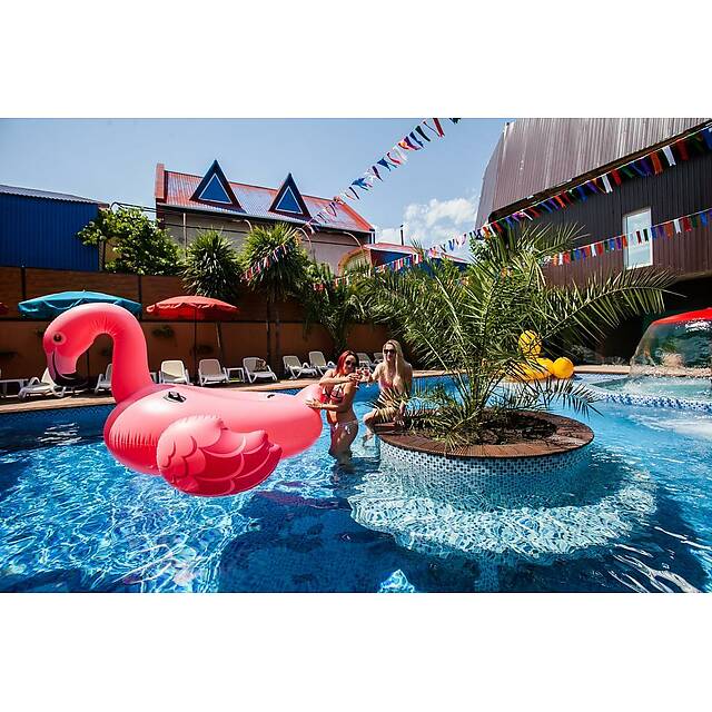 Уличный бассейн мини гостиница