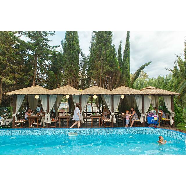 Уличный бассейн гостевой дом 