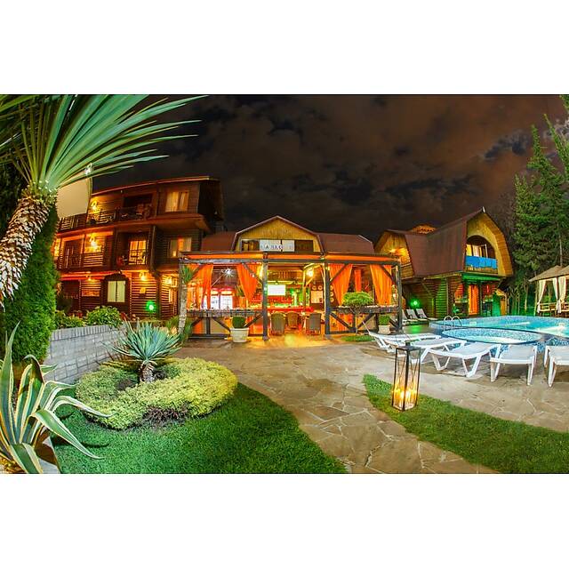 Уличный бассейн гостевой дом 