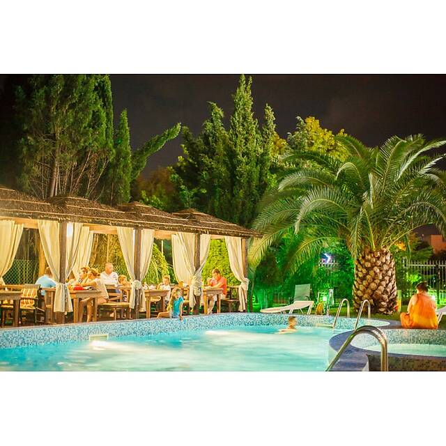 Уличный бассейн гостевой дом 