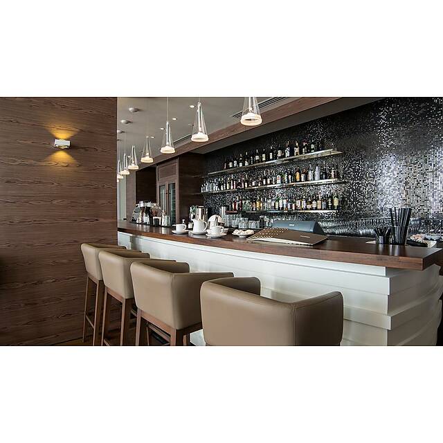 Бар с черной мозаикой