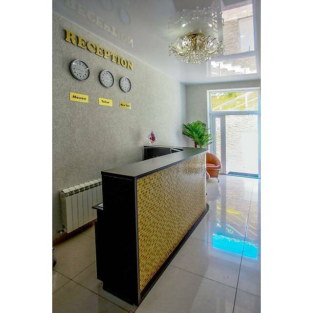 Ресепшен из стеклянной мозаики