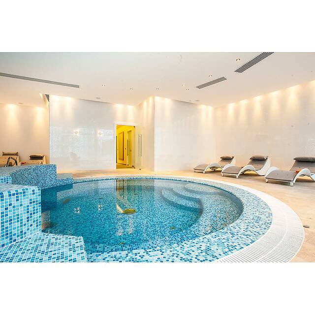 Отель бассейны