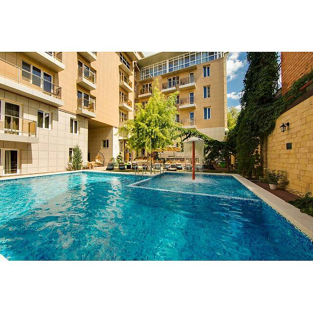 Уличный бассейн гостиница