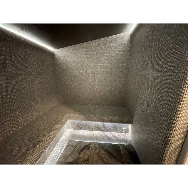 Серый хаммам из стеклянной мозаики