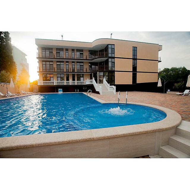 Уличный бассейн мини гостиница