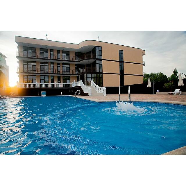 Уличный бассейн мини гостиница