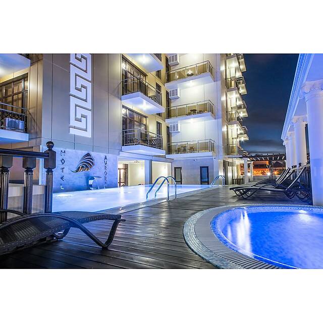 Уличный бассейн отель