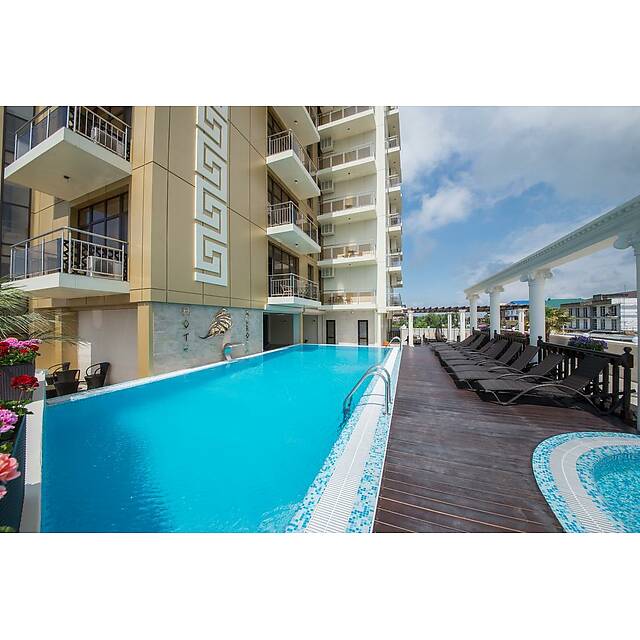 Уличный бассейн отель