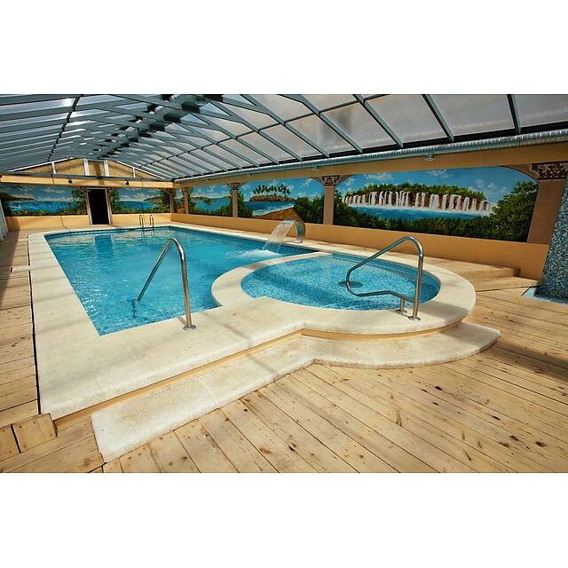 Крытый бассейн в доме отдыха