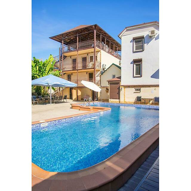 Уличный бассейн гостиница