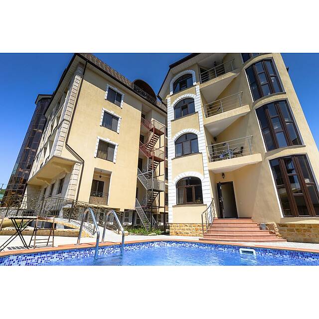 Уличный бассейн гостиница