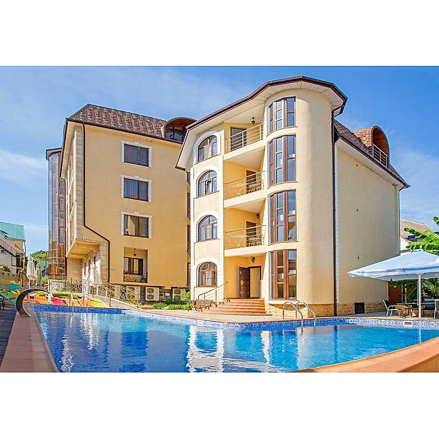 Уличный бассейн гостиница