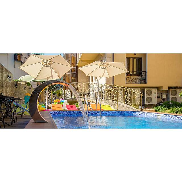 Уличный бассейн гостиница