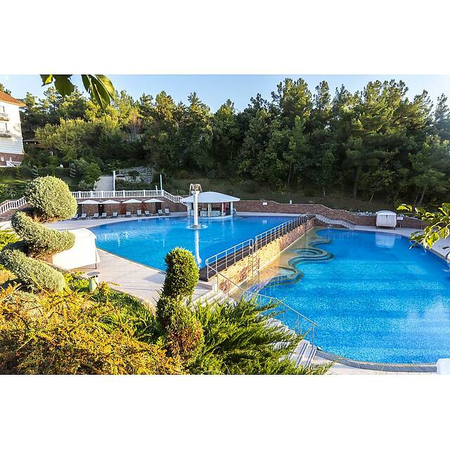 Уличный бассейн отель