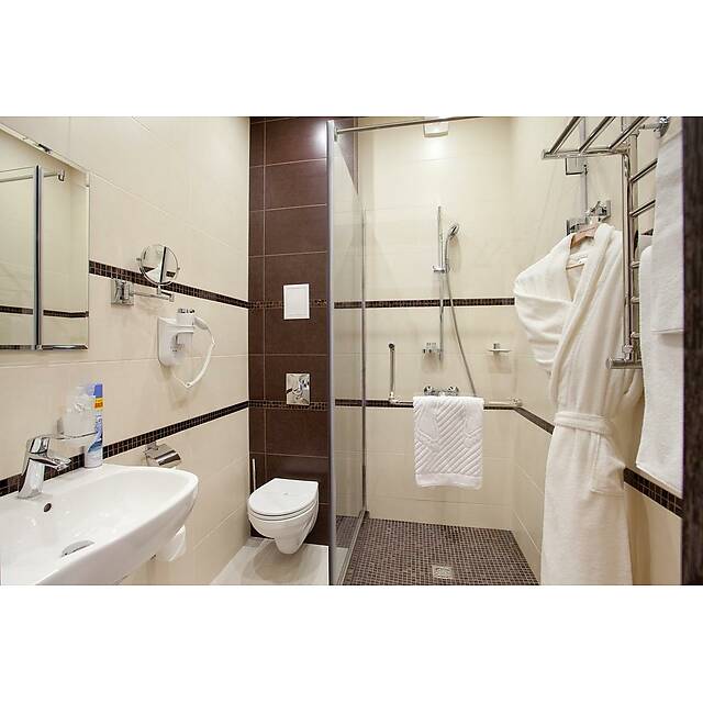 Ванная комната с мраморной мозаикой