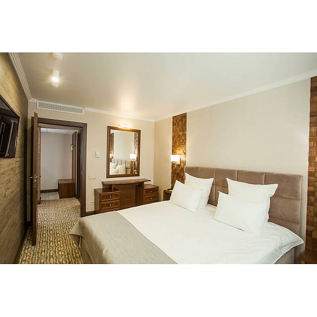 Гостиничный номер с мозаикой из дуба