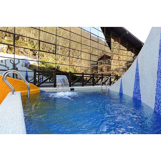 Уличный бассейн отель