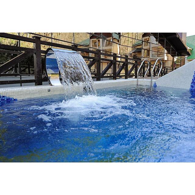 Уличный бассейн отель