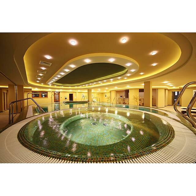 Джакузи из зеленой мозаики