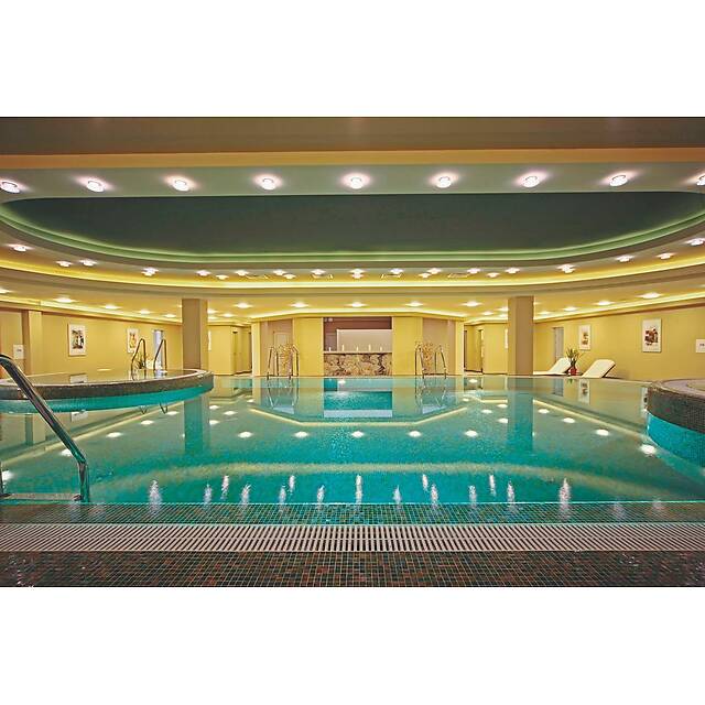 Бассейн спа зона