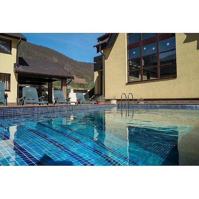 Бассейн уличный дом отдыха