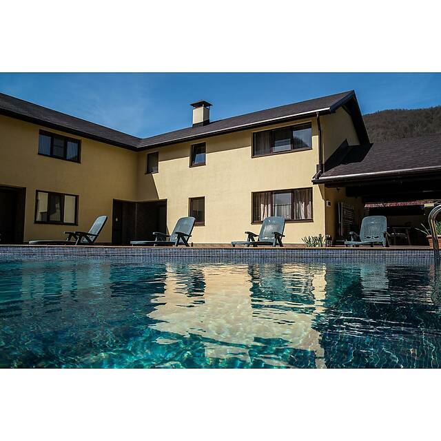 Бассейн уличный дом отдыха