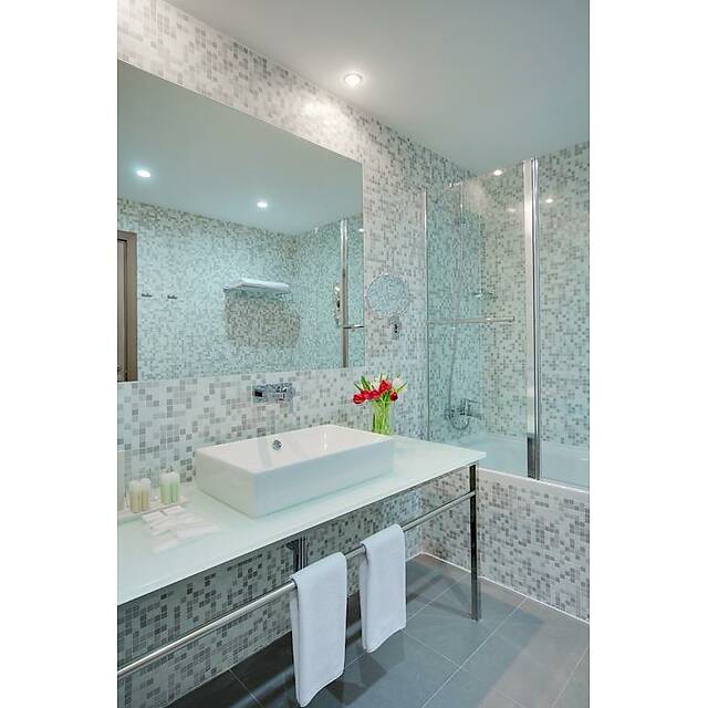 Ванная комната из серого микса