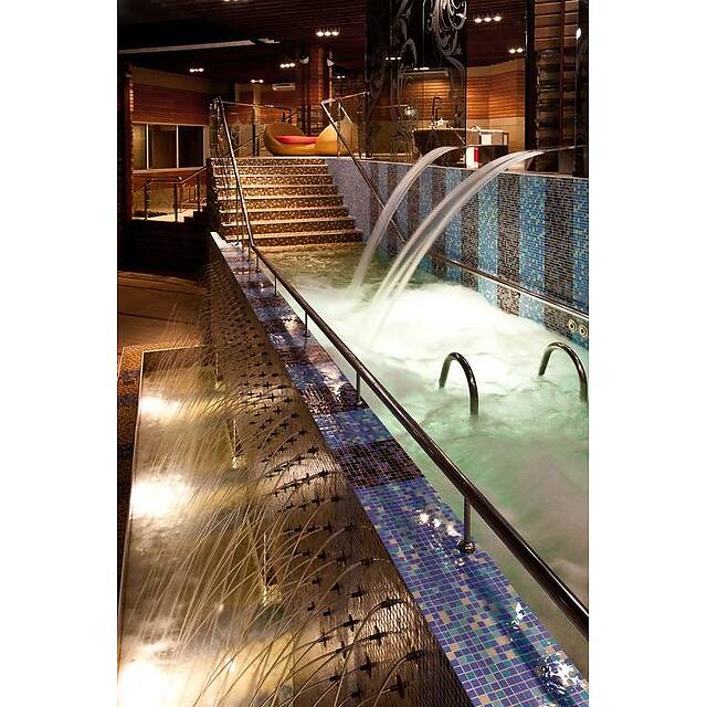 Бассейн и джакузи спа-зона