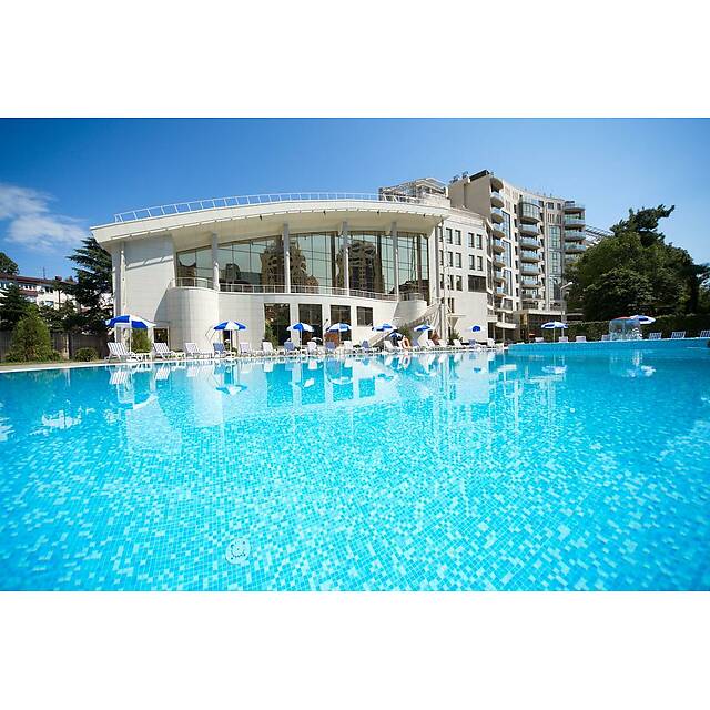 Уличный бассейн отель