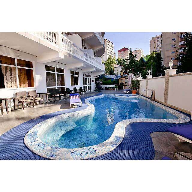 Уличный бассейн мини гостиница