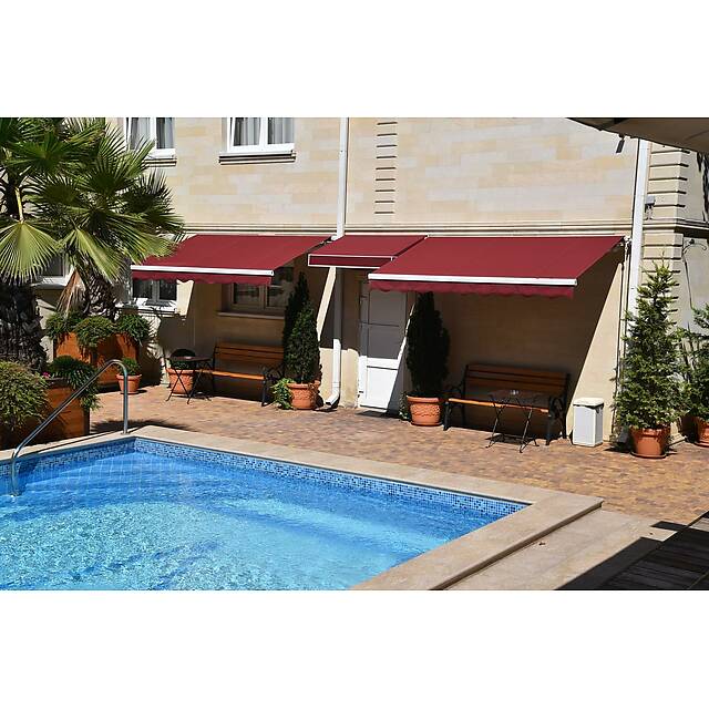 Уличный бассейн гостиница