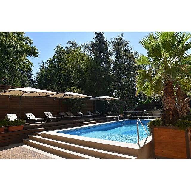 Уличный бассейн гостиница