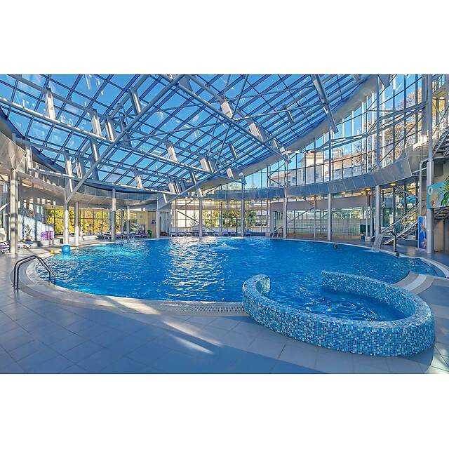 Спа зона джакузи и бассейн