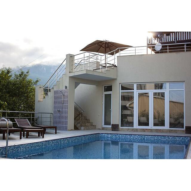 Уличный бассейн гостевой дом 