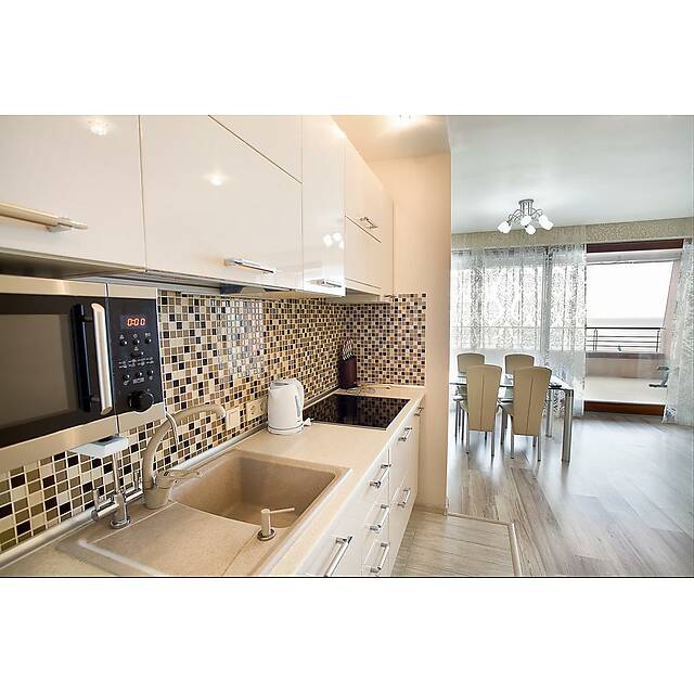 Кухня фартук с бежевым миксом