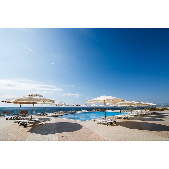 Уличный бассейн отель