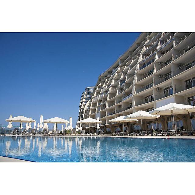 Уличный бассейн отель