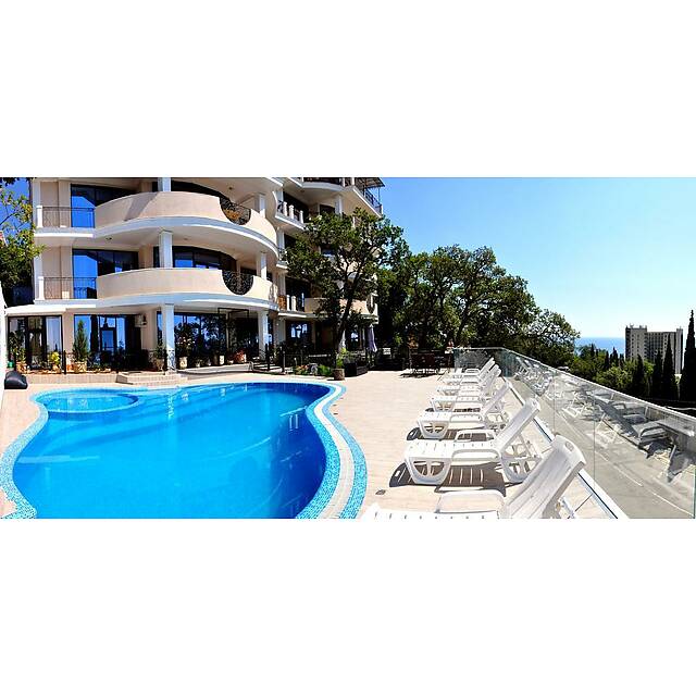 Уличный бассейн отель