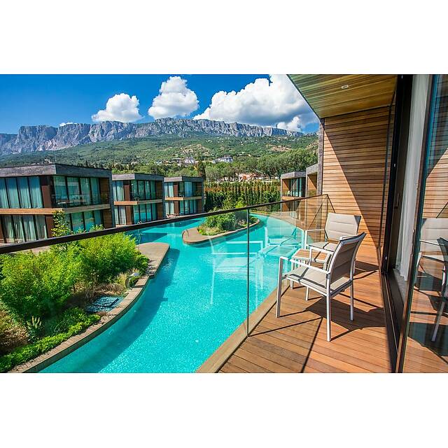 Длинный уличный бассейн отель