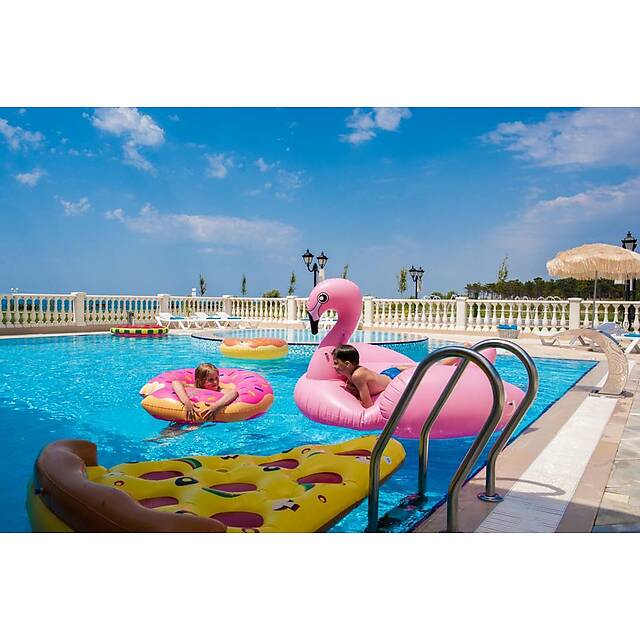 Уличный бассейн мини гостиница