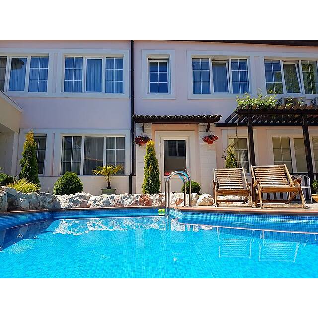 Уличный бассейн дом отдыха