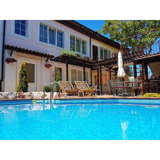 Уличный бассейн дом отдыха