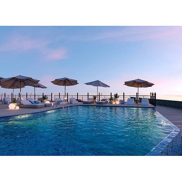 Уличный бассейн на крыше отеля