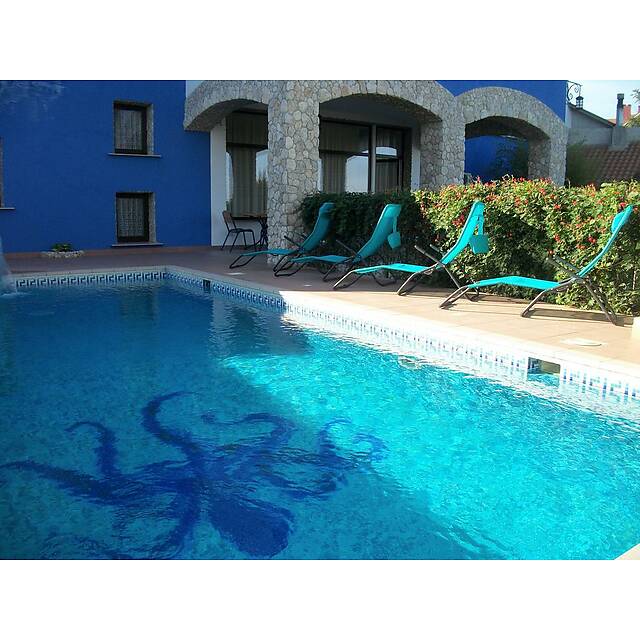 Уличный бассейн гостевой дом 